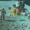 фото человек на луне